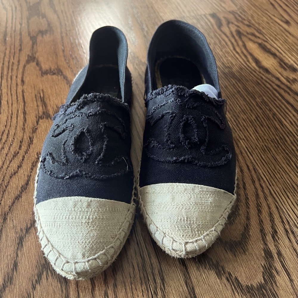 Worn twice black Chanel Espadrilles with white top in size 38 EU